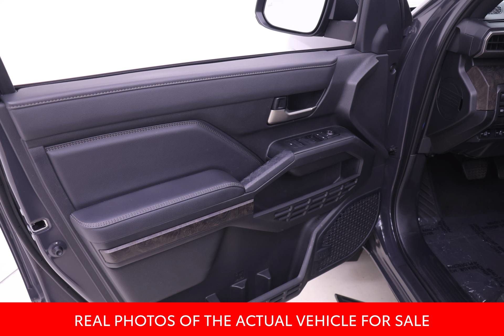 Certified 2024 Toyota Tacoma Limited w/ Limited Package (LT) AWD/4WD image 9