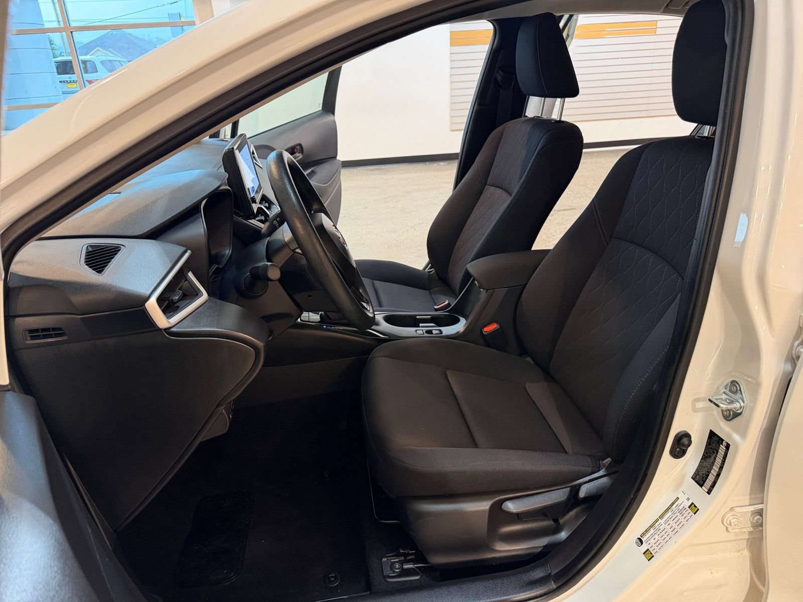 Used 2025 Toyota Corolla LE FWD image 25