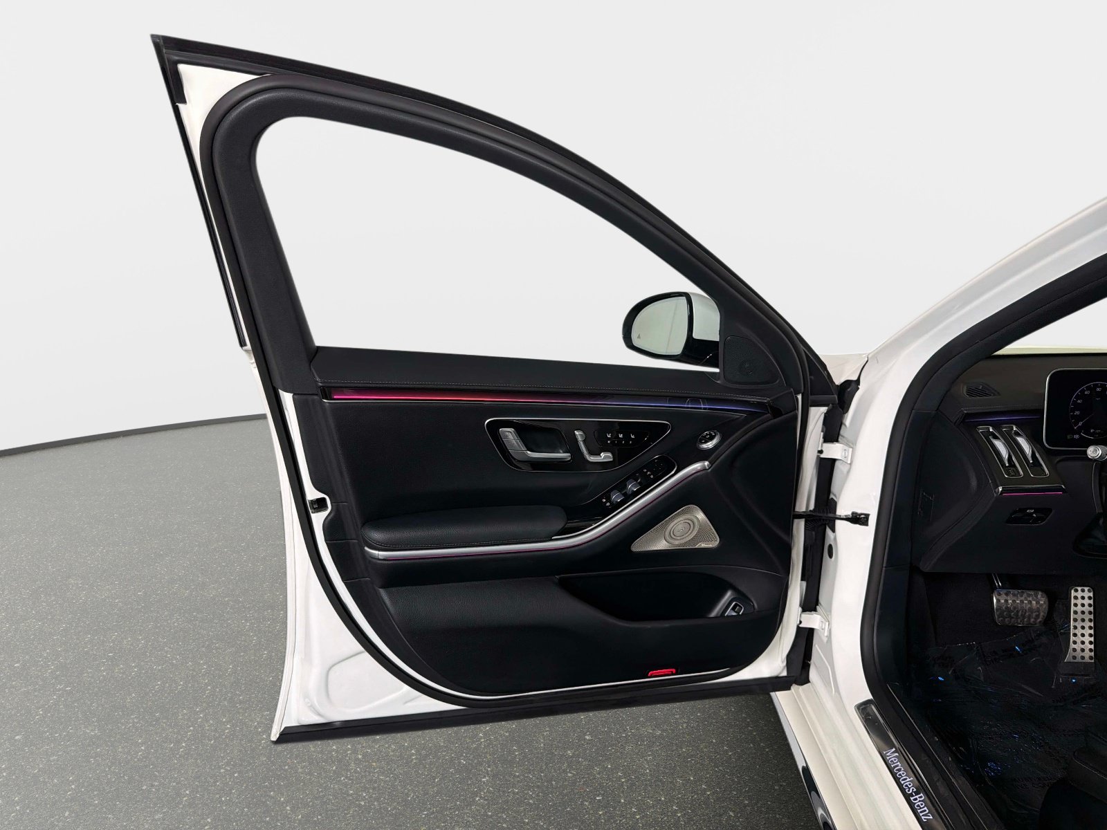 Used 2023 Mercedes-Benz S 500 4MATIC w/ AMG Line image 36