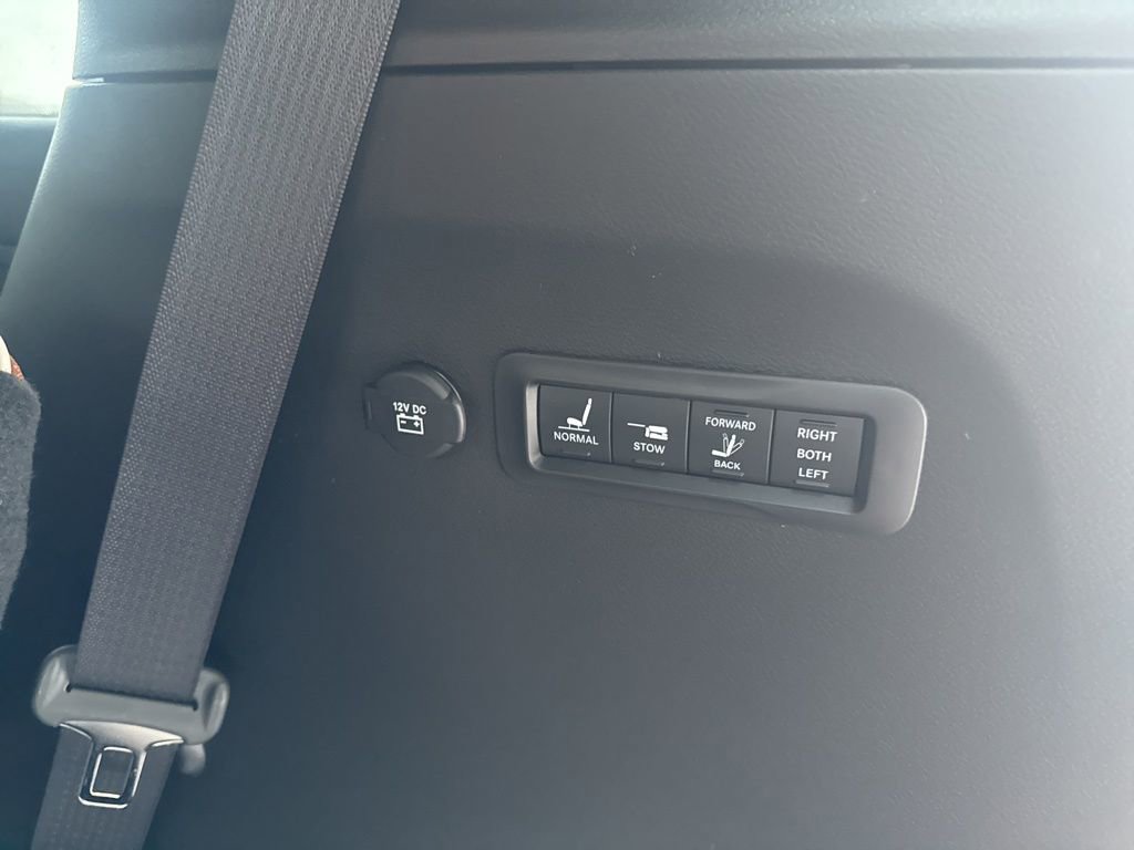 New 2026 Chrysler Pacifica Pinnacle image 54