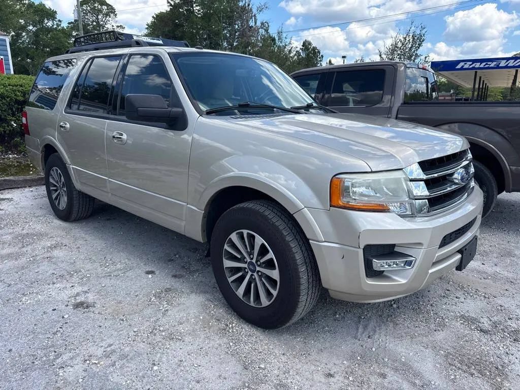 Used 2017 Ford Expedition XLT w/ Equipment Group 202A RWD image 3