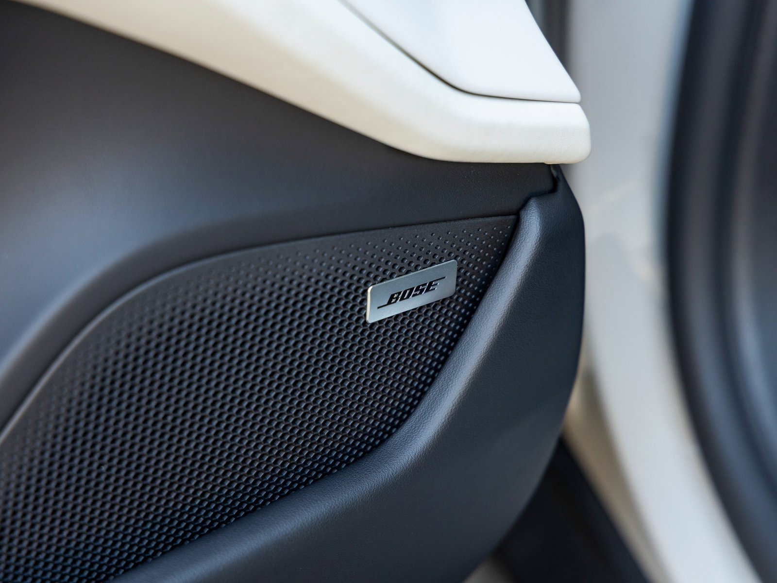 New 2025 Porsche Taycan image 24