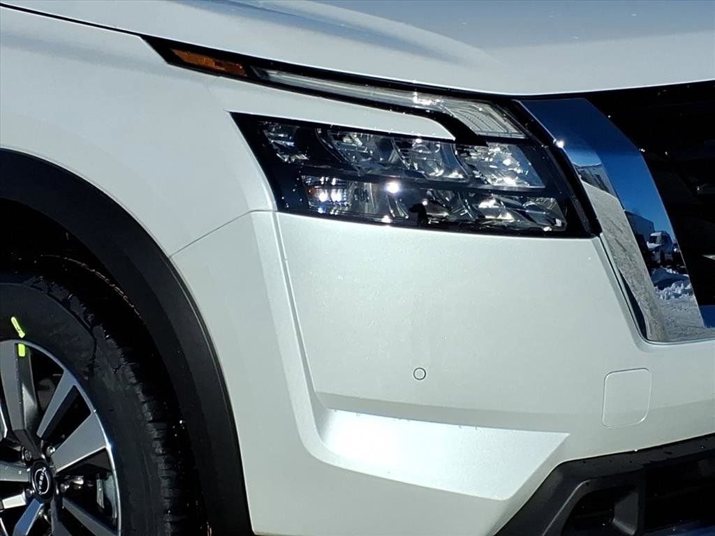 New 2025 Nissan Pathfinder SL image 32