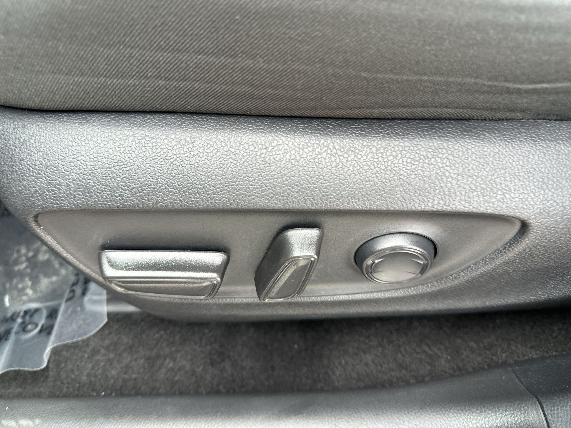 Used 2023 Toyota RAV4 XLE AWD/4WD image 14