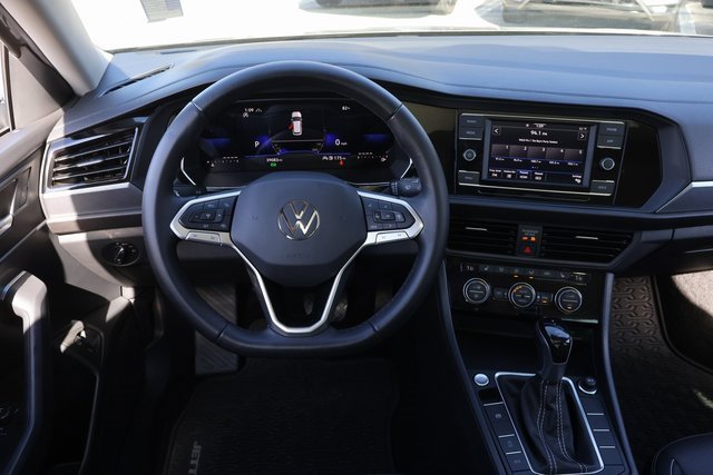 Certified 2023 Volkswagen Jetta SE image 16