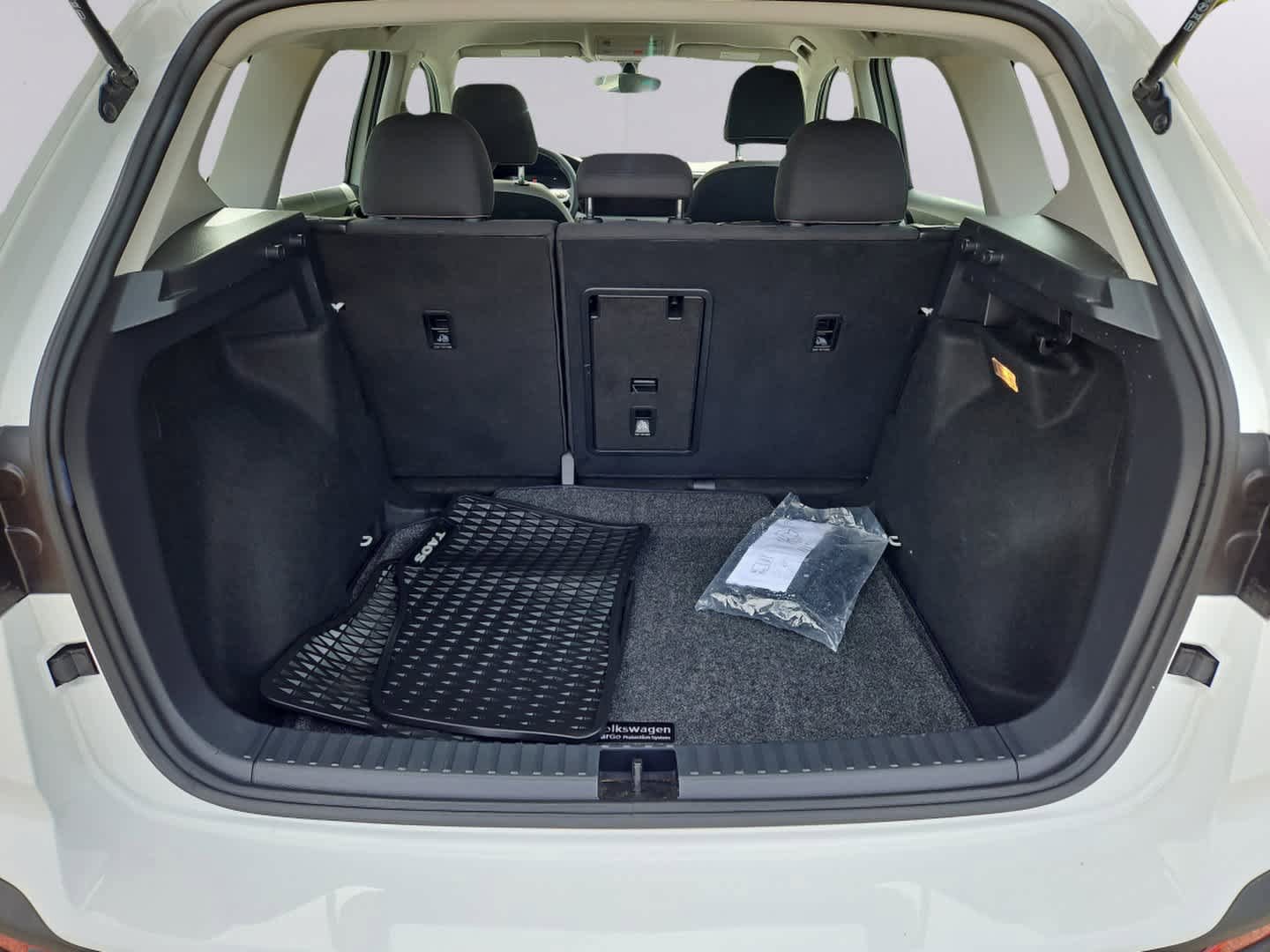 Certified 2023 Volkswagen Taos S FWD image 28