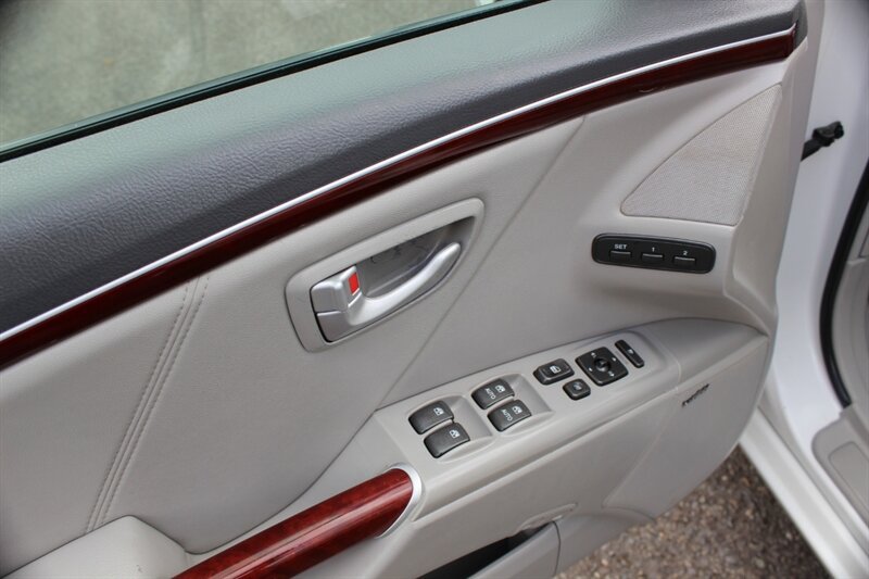 Used 2008 Hyundai Azera Limited FWD image 11