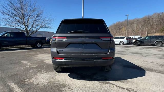 Used 2023 Jeep Grand Cherokee Altitude image 7