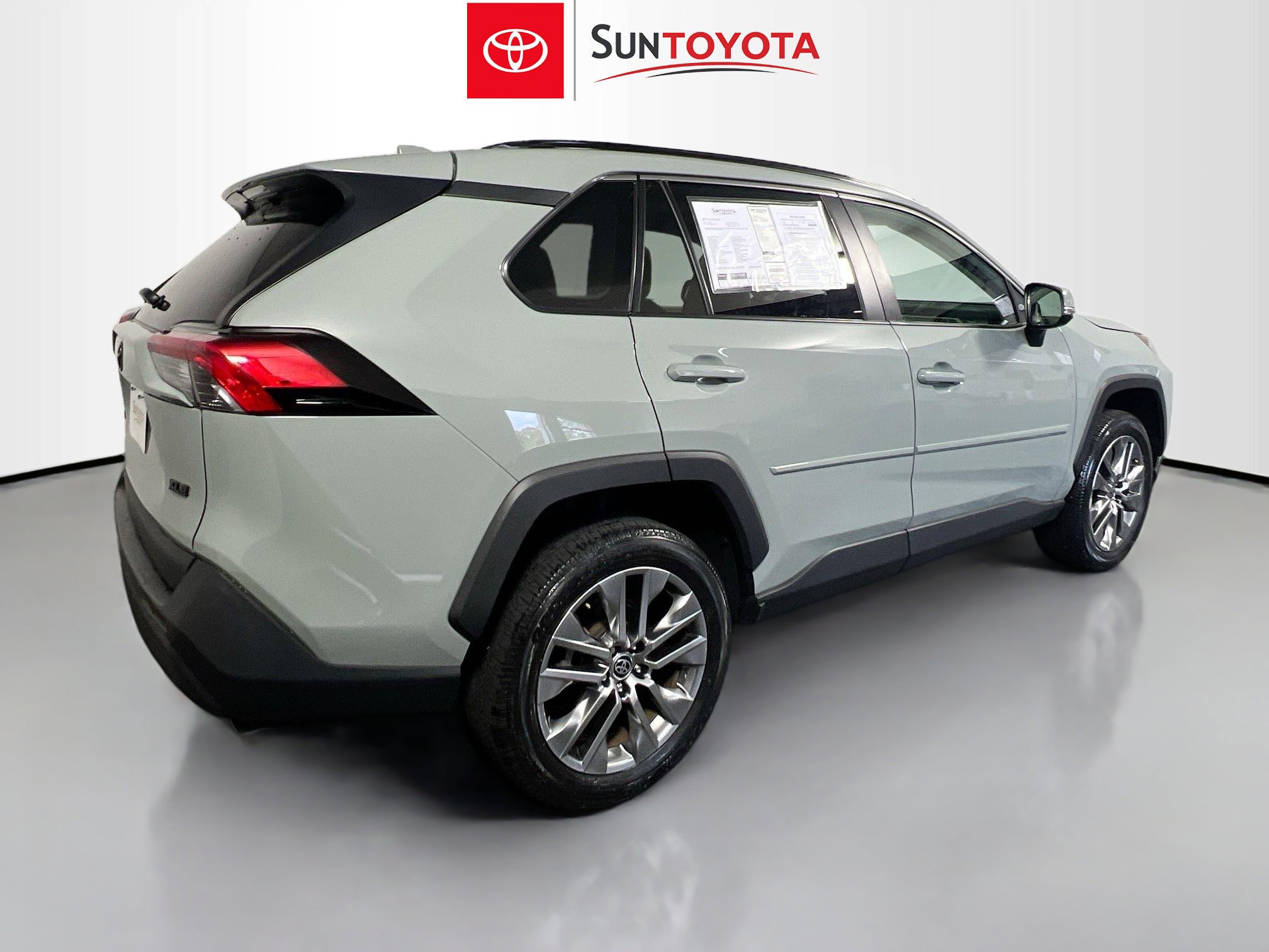 Used 2023 Toyota RAV4 XLE Premium image 4
