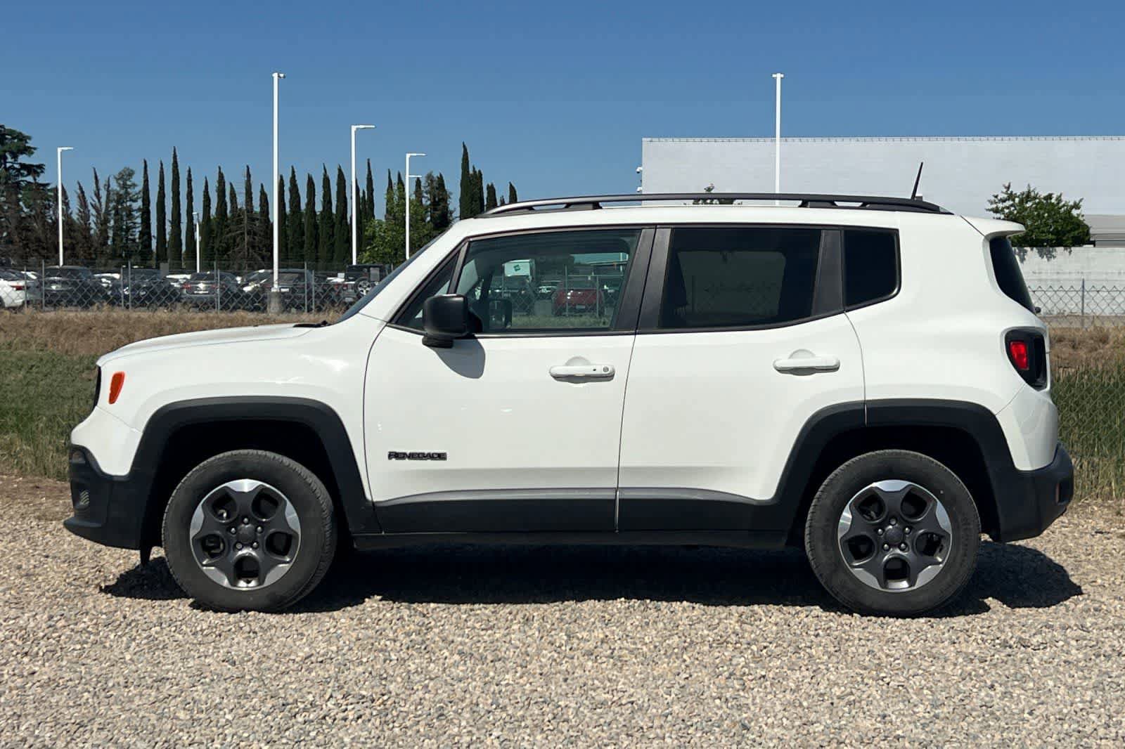 Used 2017 Jeep Renegade Sport w/ Power & Air Group AWD/4WD image 6
