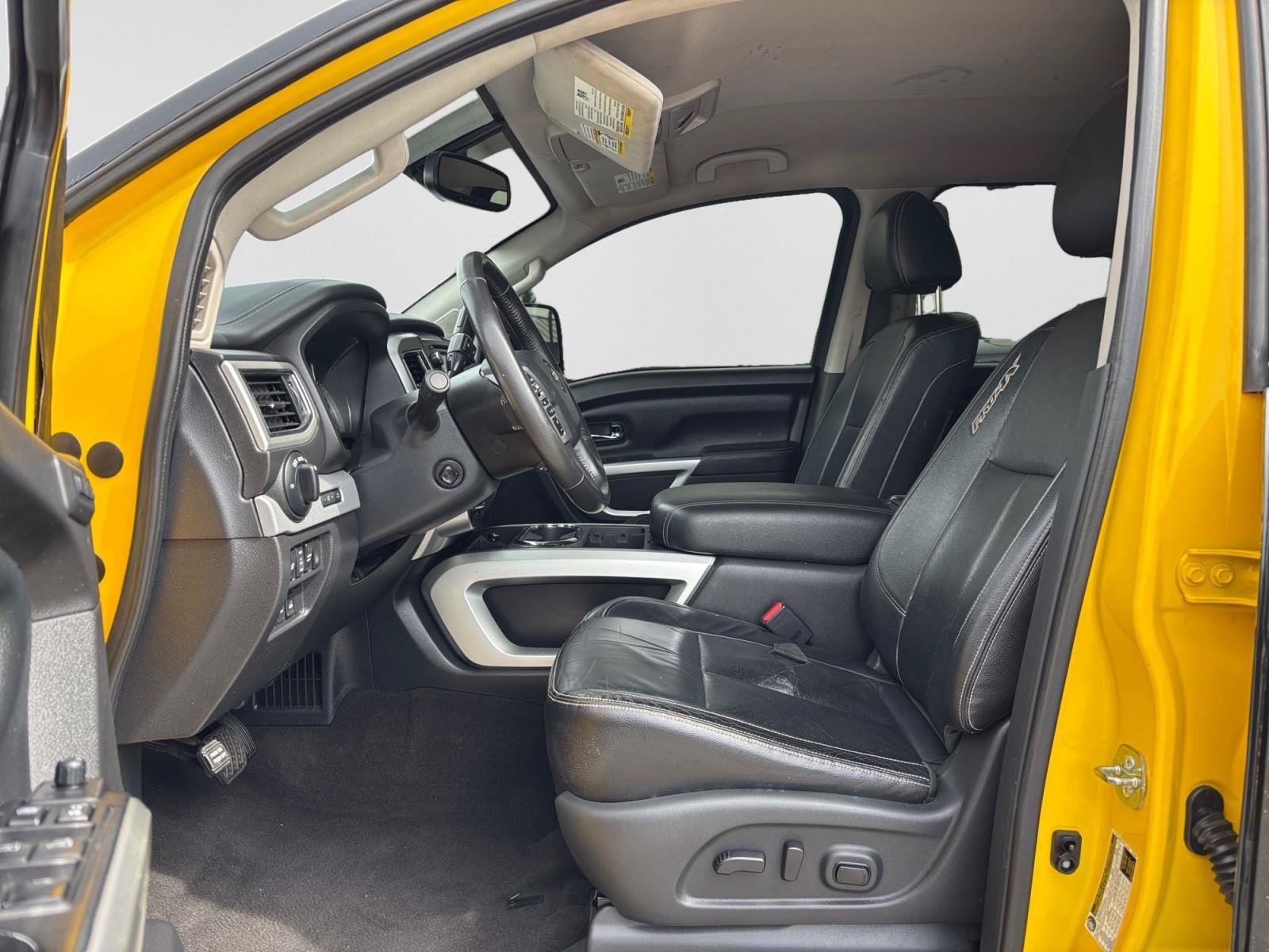 Used 2018 Nissan Titan PRO-4X w/ Pro-4x Convenience Package AWD/4WD image 8