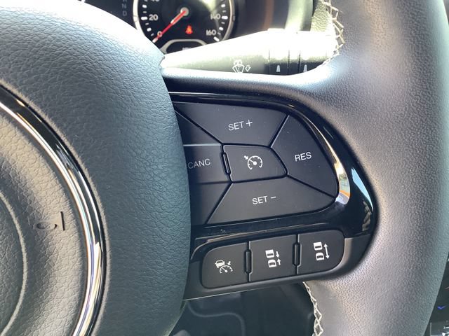 Used 2021 Jeep Renegade Latitude FWD image 12
