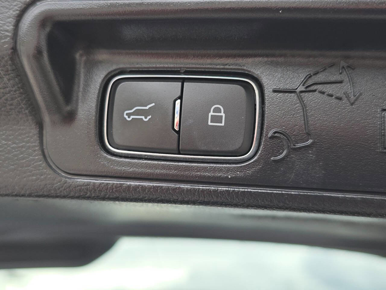 Used 2022 Ford Explorer XLT image 19