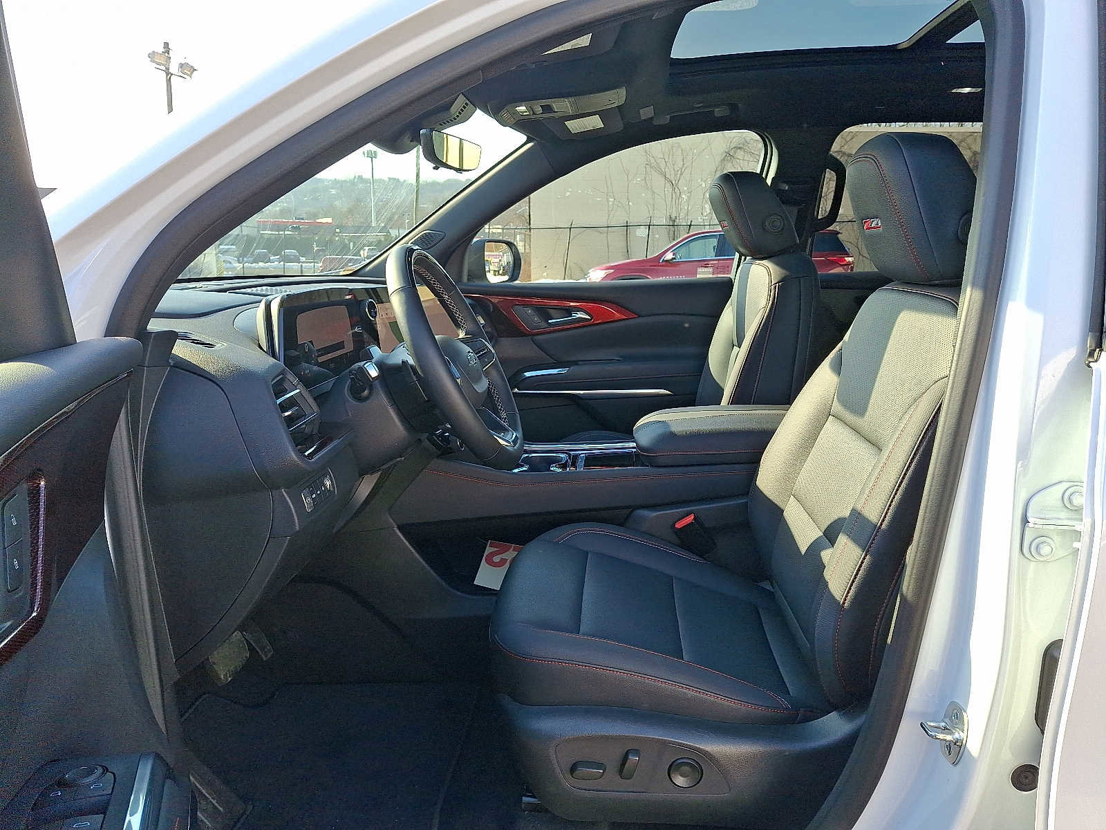 Certified 2025 Chevrolet Traverse Z71 w/ Enhanced Driving Package image 14