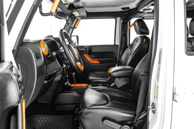 Used 2016 Jeep Wrangler Unlimited Sahara w/ Connectivity Group image 26