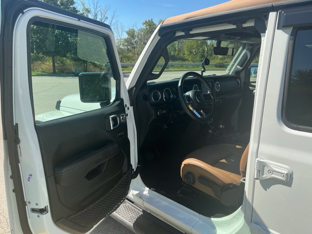 Used 2022 Jeep Wrangler Unlimited Sahara w/ LED Lighting Group AWD/4WD image 16