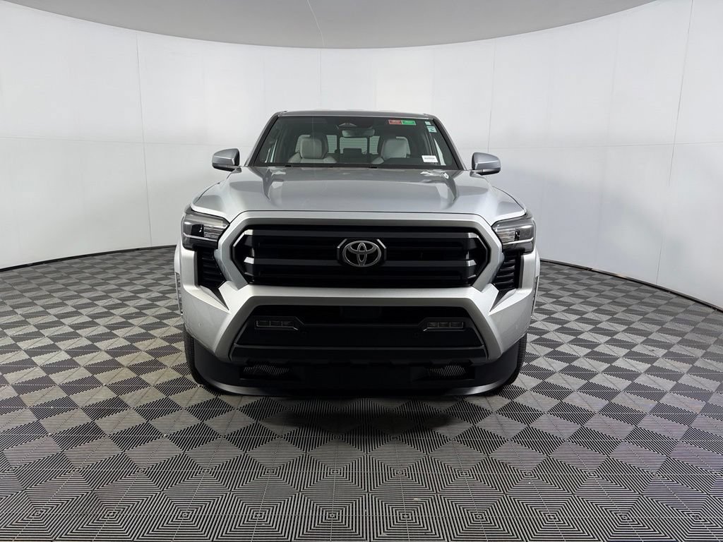 Used 2025 Toyota Tacoma SR5 AWD/4WD image 5