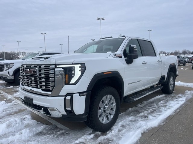 Used 2024 GMC Sierra 3500 Denali image 4