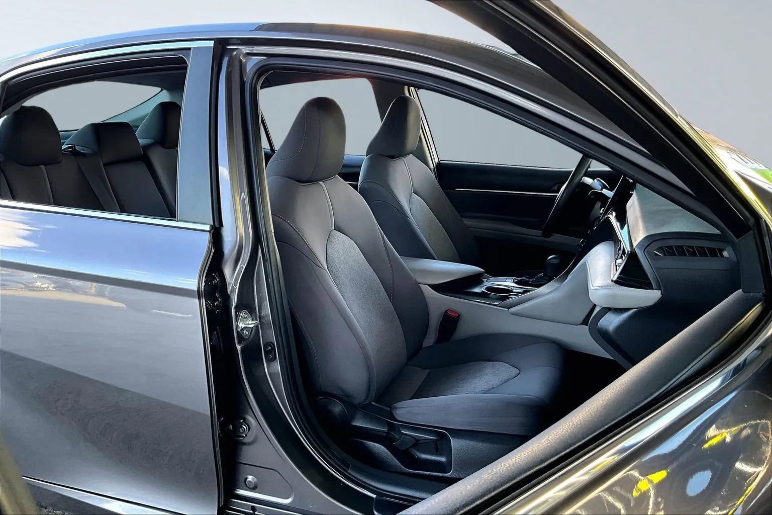 Used 2022 Toyota Camry LE FWD image 25