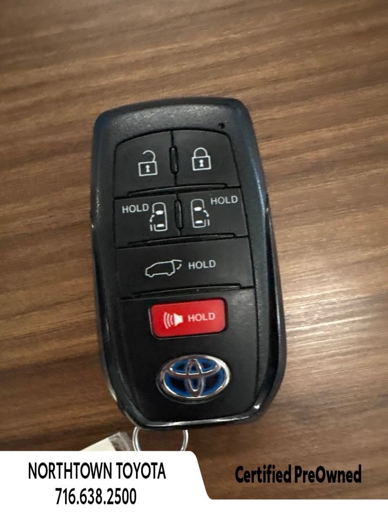 Used 2022 Toyota Sienna Limited AWD/4WD image 30