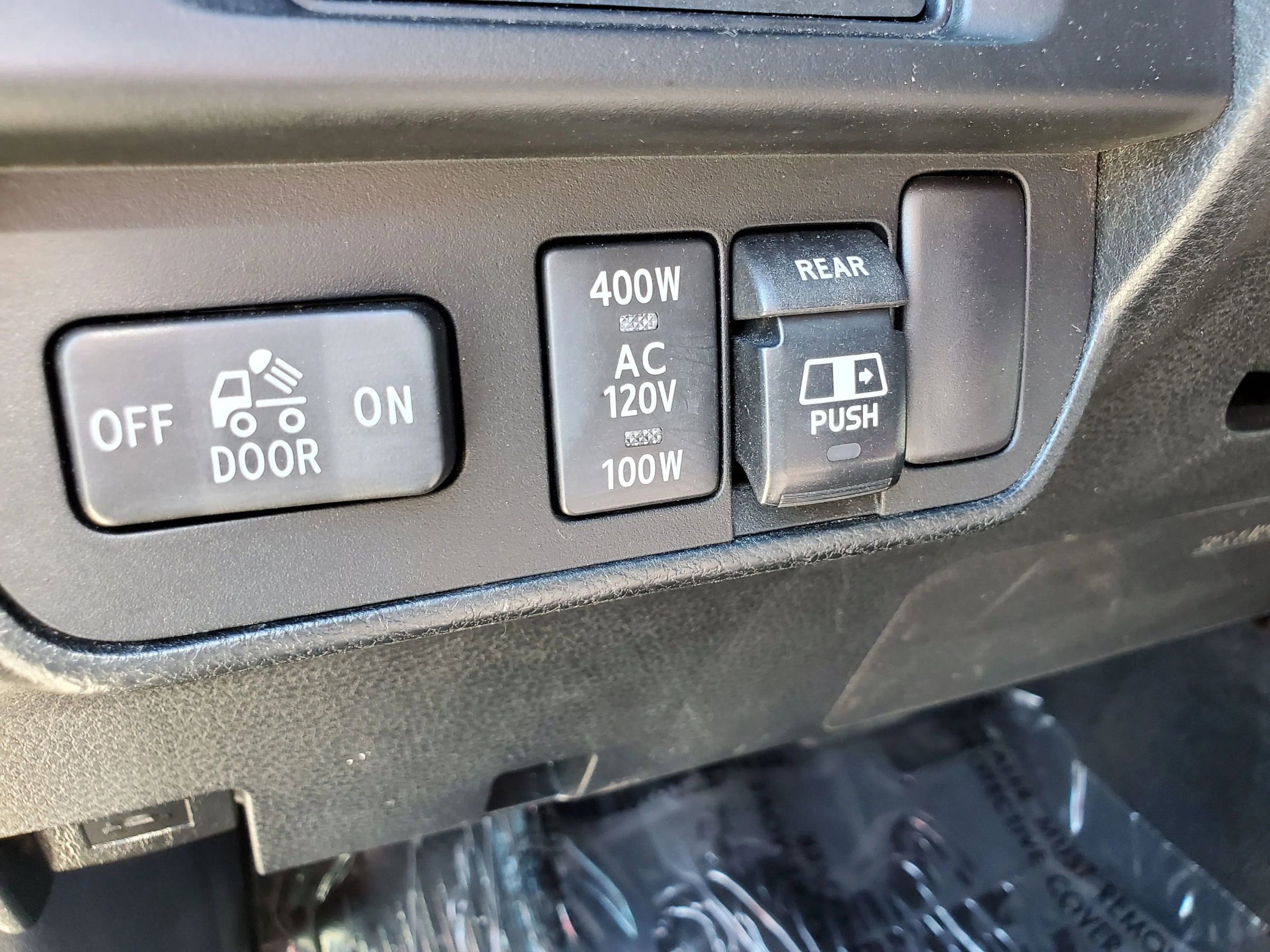 Used 2017 Toyota Tacoma TRD Sport w/ Tow Package image 39