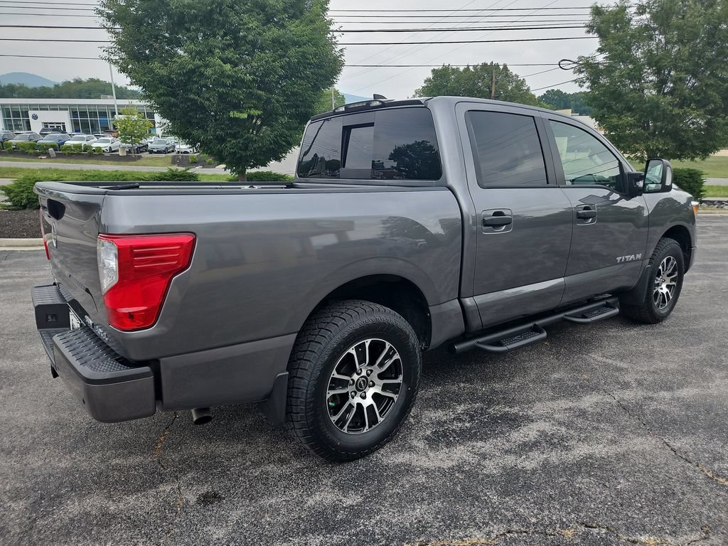 Used 2024 Nissan Titan SV w/ SV Convenience Package AWD/4WD image 5