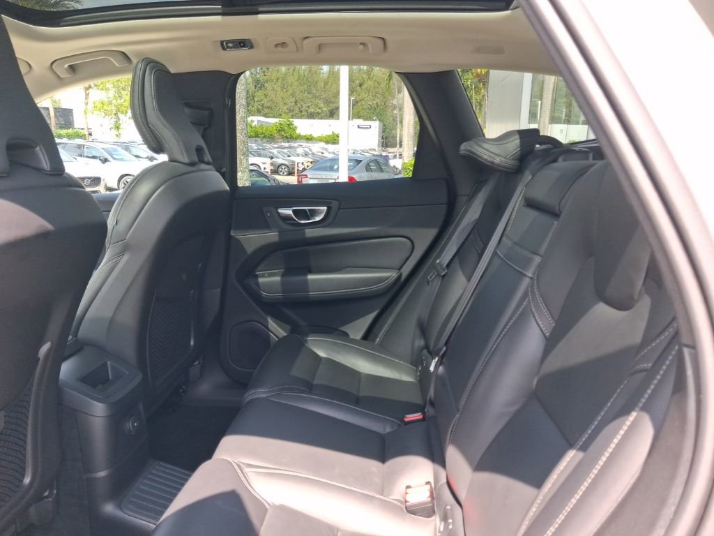 Used 2021 Volvo XC60 T8 Inscription w/ Advanced Package AWD/4WD image 8