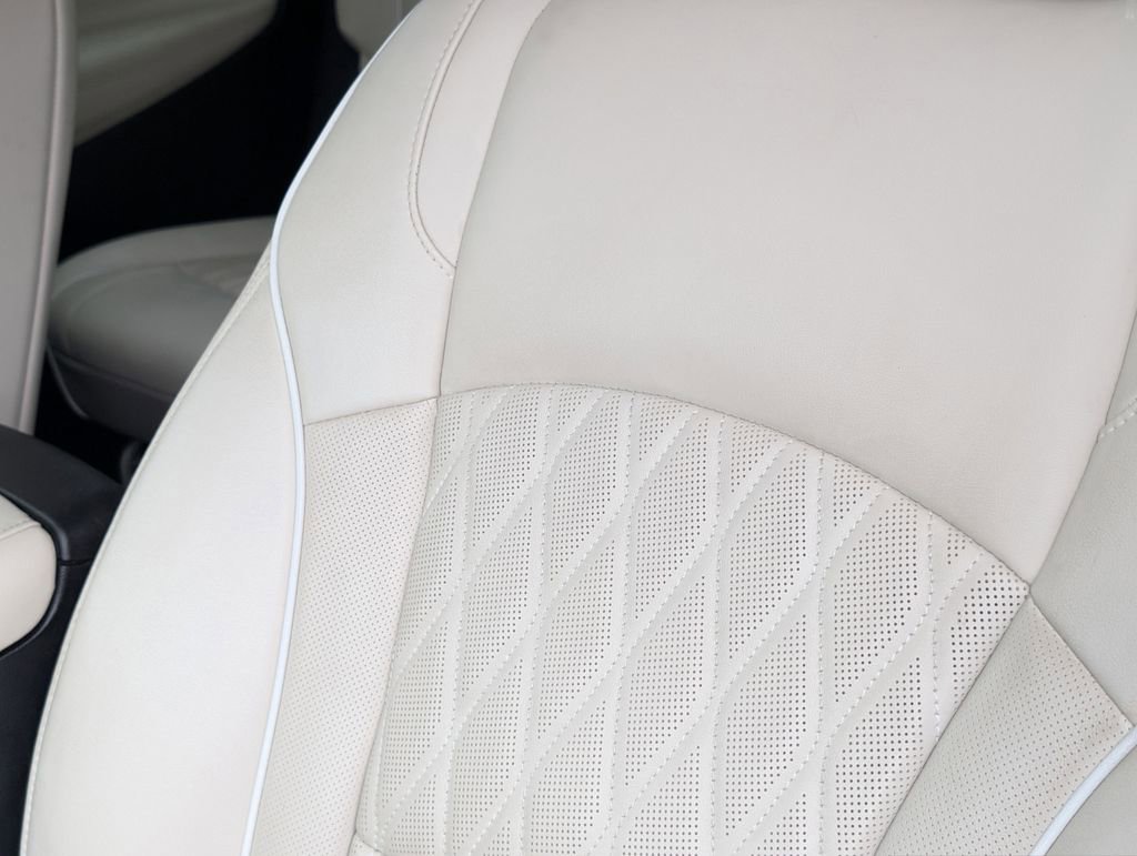 Used 2022 Buick Enclave Avenir w/ Avenir Technology Package image 24