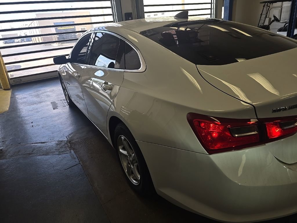 Used 2018 Chevrolet Malibu LS w/ LPO, Convenience Package 1 FWD image 8