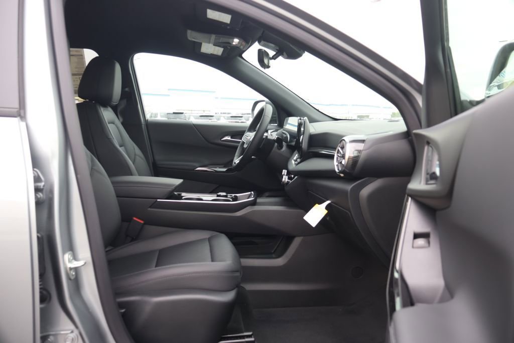 New 2026 Chevrolet Equinox LT w/ Convenience Package II FWD image 43