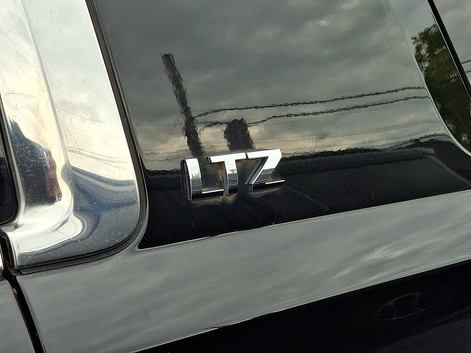 Certified 2016 Chevrolet Suburban LTZ AWD/4WD image 10