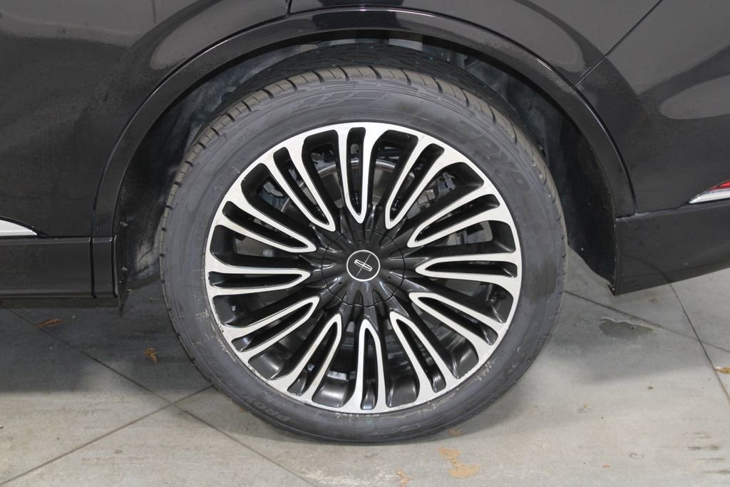Used 2022 Lincoln Aviator Black Label w/ Class IV Trailer Tow Package image 18