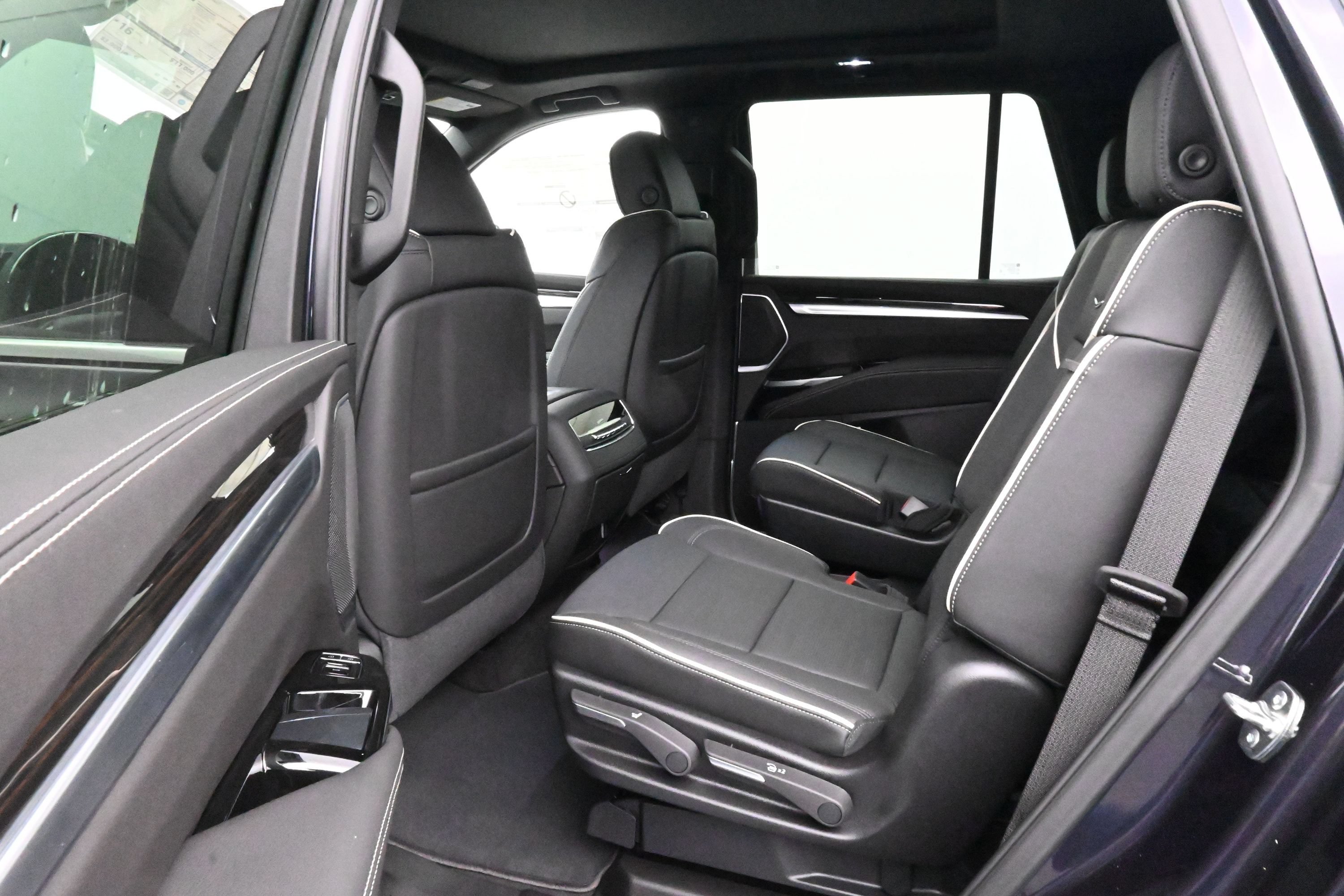 New 2026 Cadillac Escalade Luxury w/ Touring Package AWD/4WD image 10