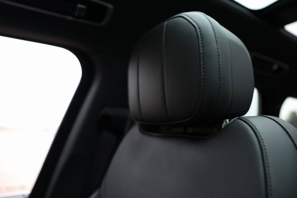 Used 2025 Land Rover Range Rover SE image 18