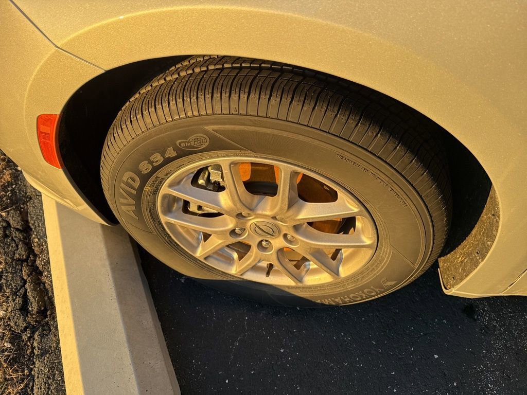 Used 2024 Chrysler Pacifica Touring-L w/ Uconnect Theater Family Group image 10