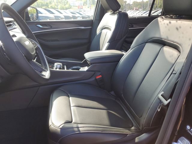 New 2025 Jeep Grand Cherokee Limited w/ Luxury Tech Group II image 16