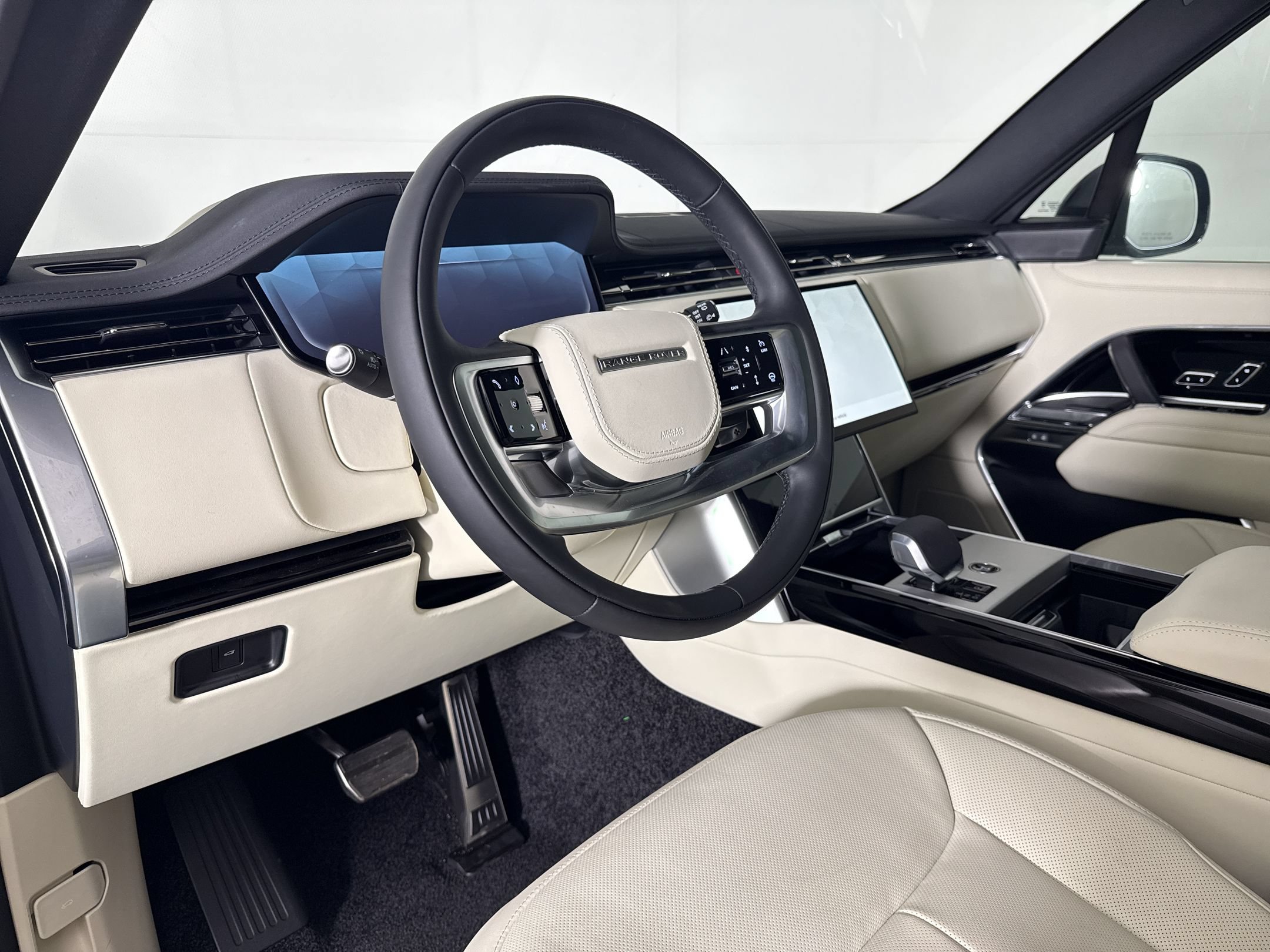New 2026 Land Rover Range Rover Long Wheelbase SE AWD/4WD image 4