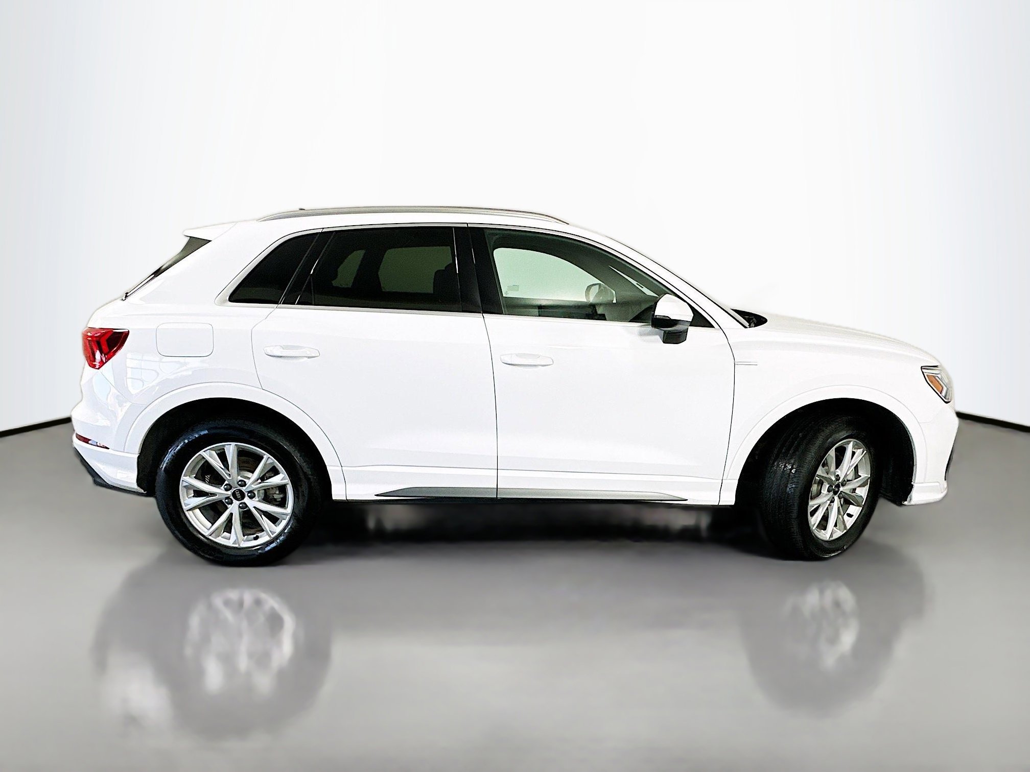 Used 2025 Audi Q3 2.0T Premium image 8