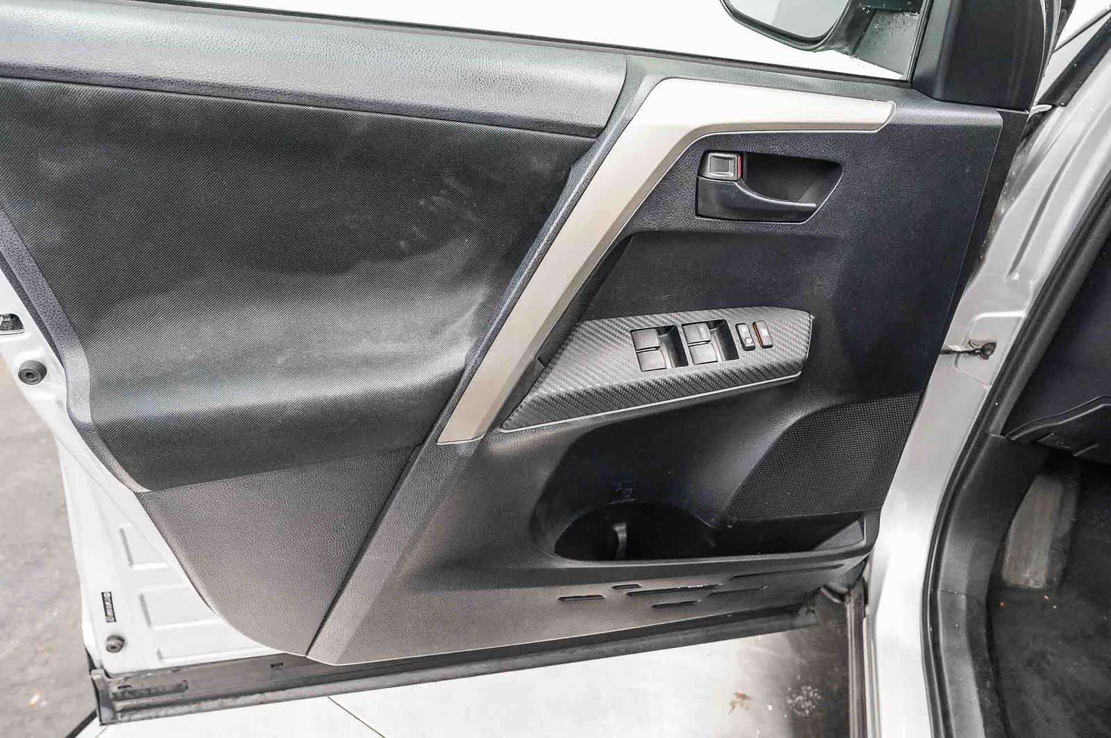 Used 2013 Toyota RAV4 XLE FWD image 22