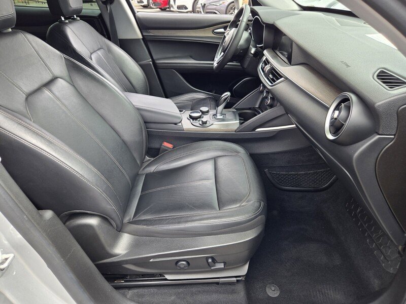 Used 2018 Alfa Romeo Stelvio Ti AWD/4WD image 15