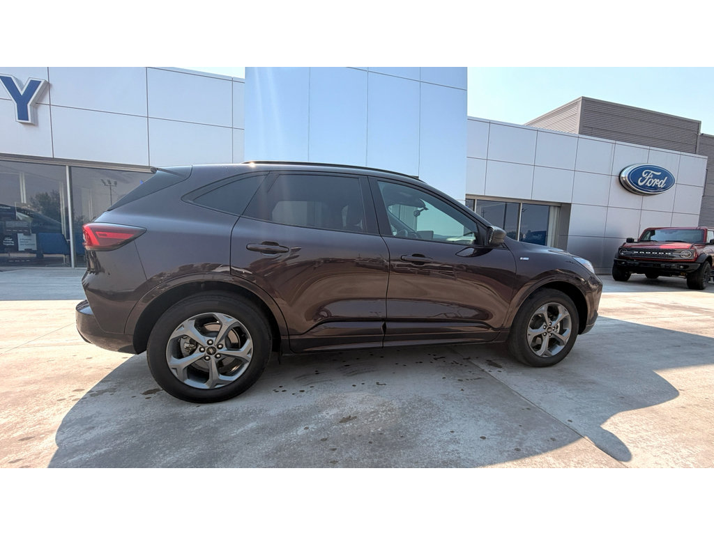 Used 2023 Ford Escape ST-Line w/ Tech Pack #1 AWD/4WD image 10