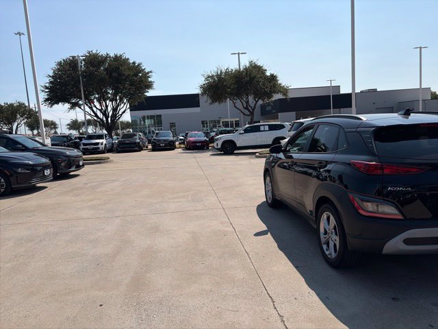 Certified 2023 Hyundai Kona SEL w/ Convenience Package FWD image 6