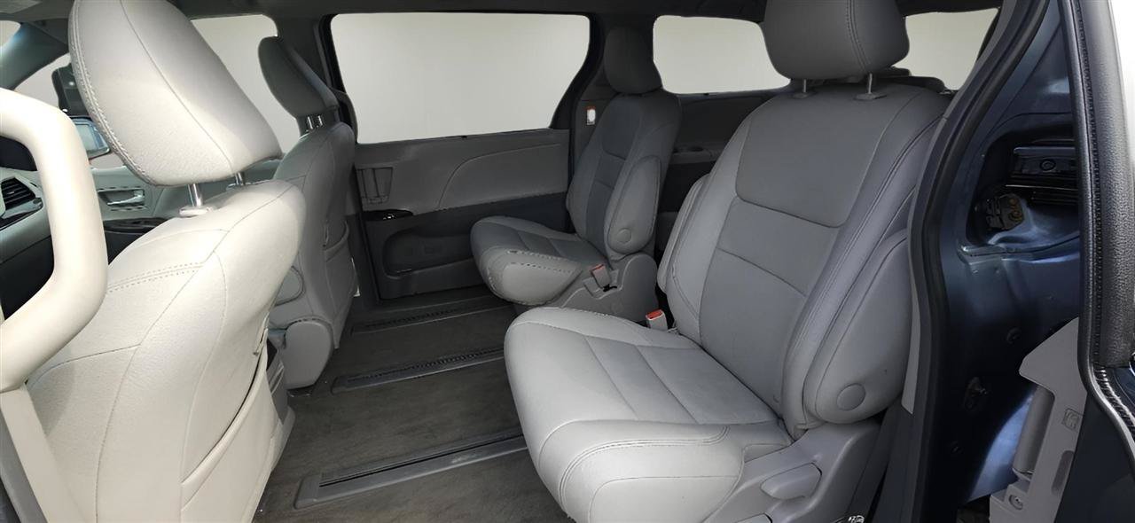 Used 2017 Toyota Sienna XLE Premium w/ Outdoor Package AWD/4WD image 27