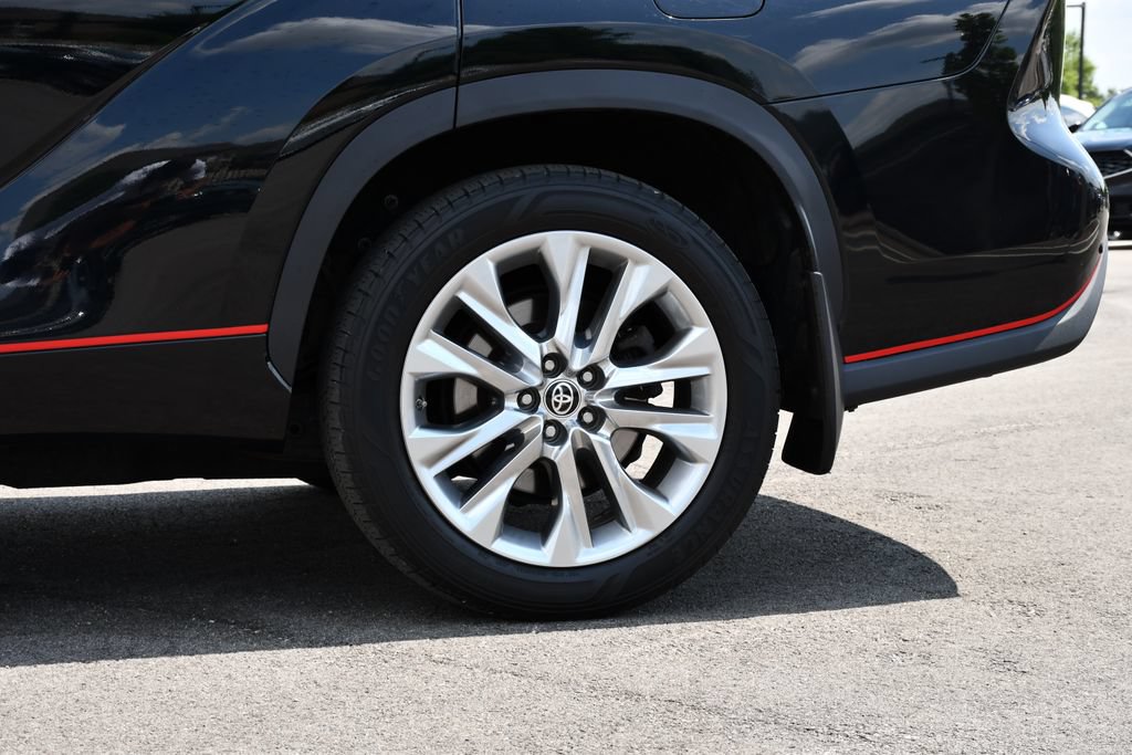 Used 2021 Toyota Highlander Limited AWD/4WD image 11