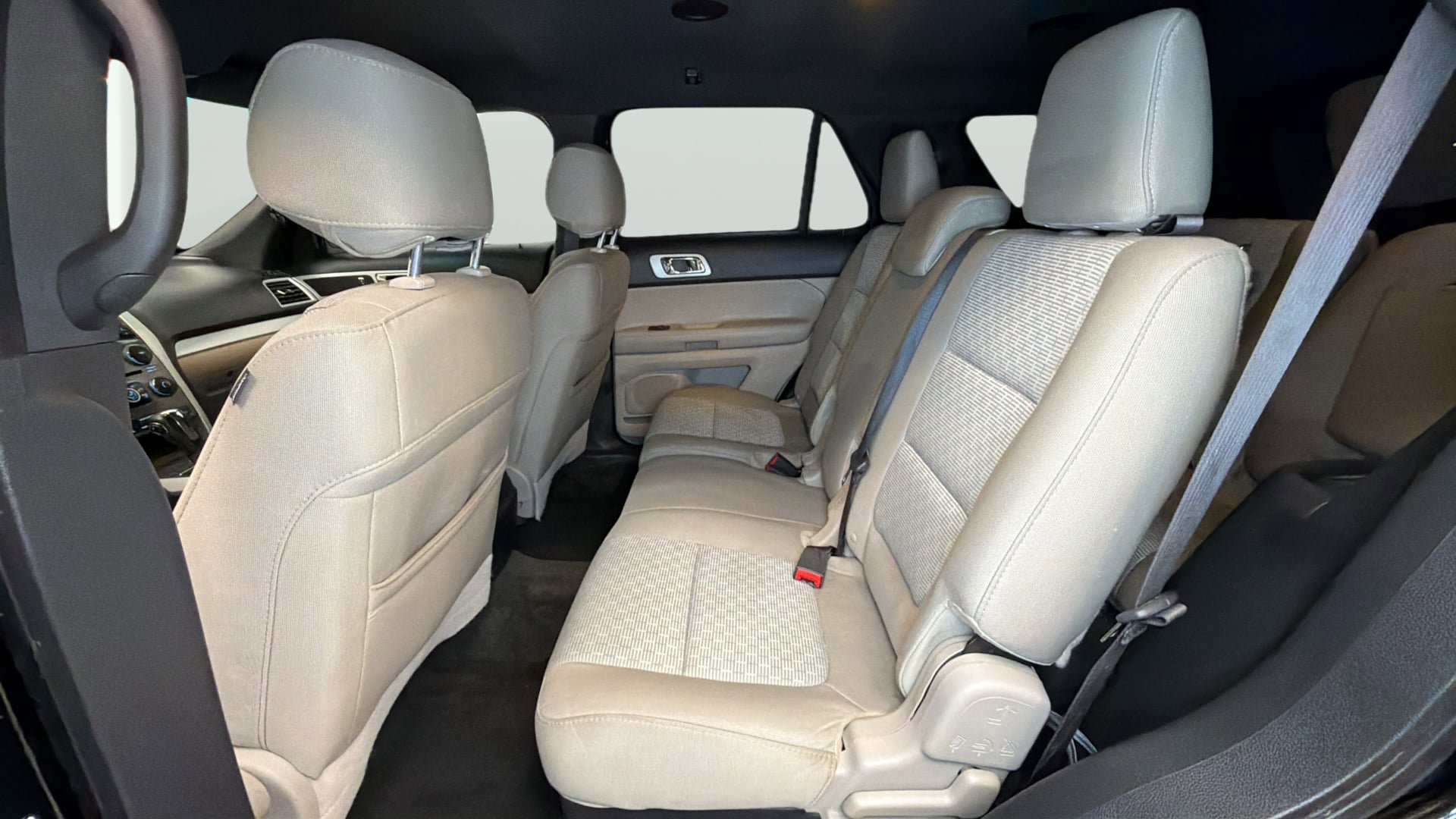 Used 2014 Ford Explorer XLT FWD image 33