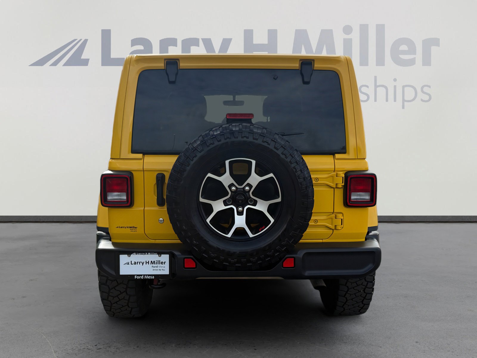 Used 2019 Jeep Wrangler Unlimited Sahara w/ Uconnect 4C Nav & Sound Group image 4