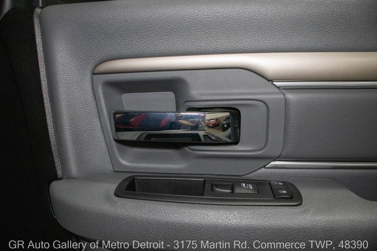 Used 2017 RAM 1500 Big Horn AWD/4WD image 39