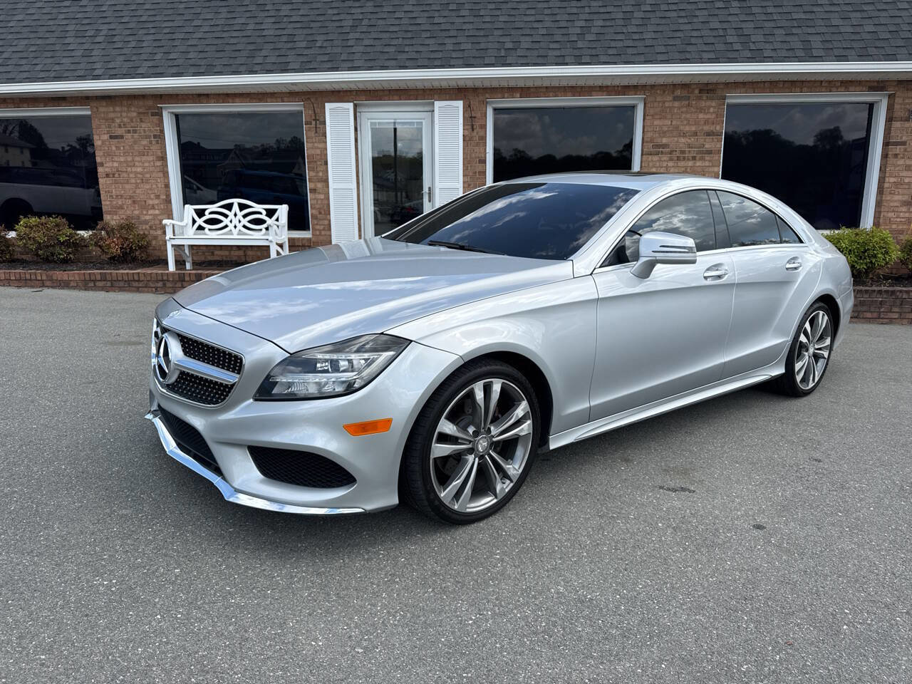 Used 2016 Mercedes-Benz CLS 400 4MATIC w/ Premium 1 Package image 4