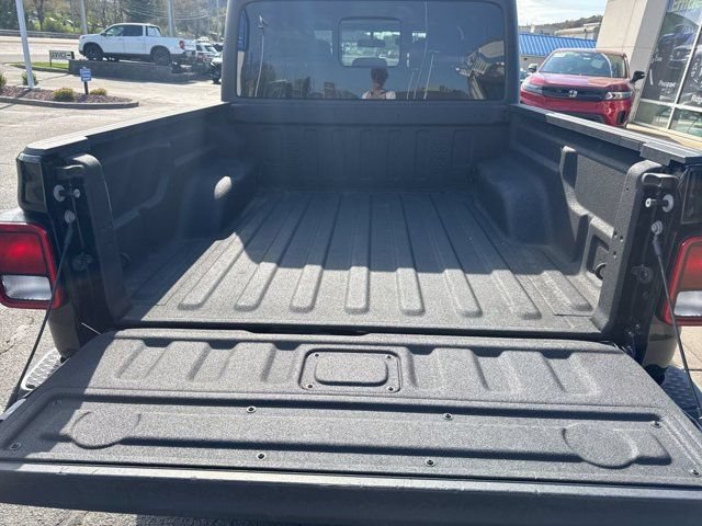 Used 2022 Jeep Gladiator Sport AWD/4WD image 19