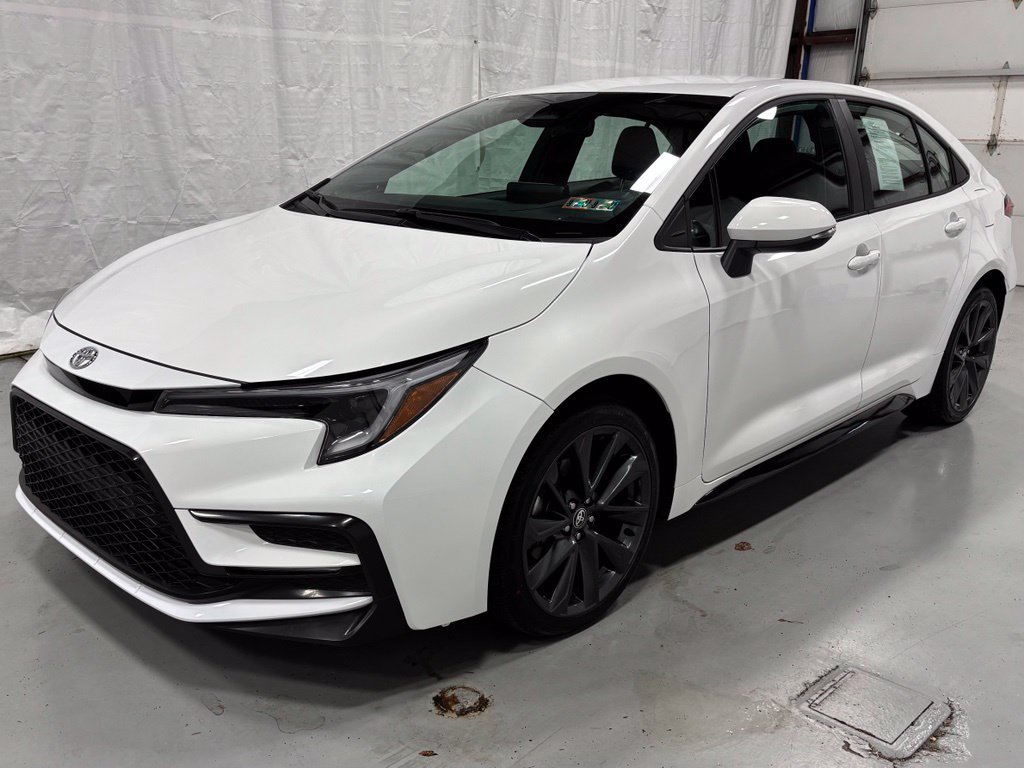 Used 2026 Toyota Corolla SE FWD image 3